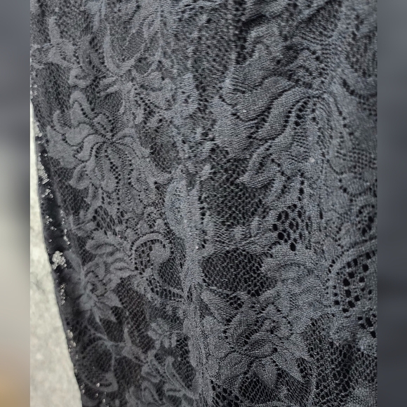 Forever 21 Black Lace Ruched Short Sleeve Lined Midi Dress Size Large - Picture 10 of 10